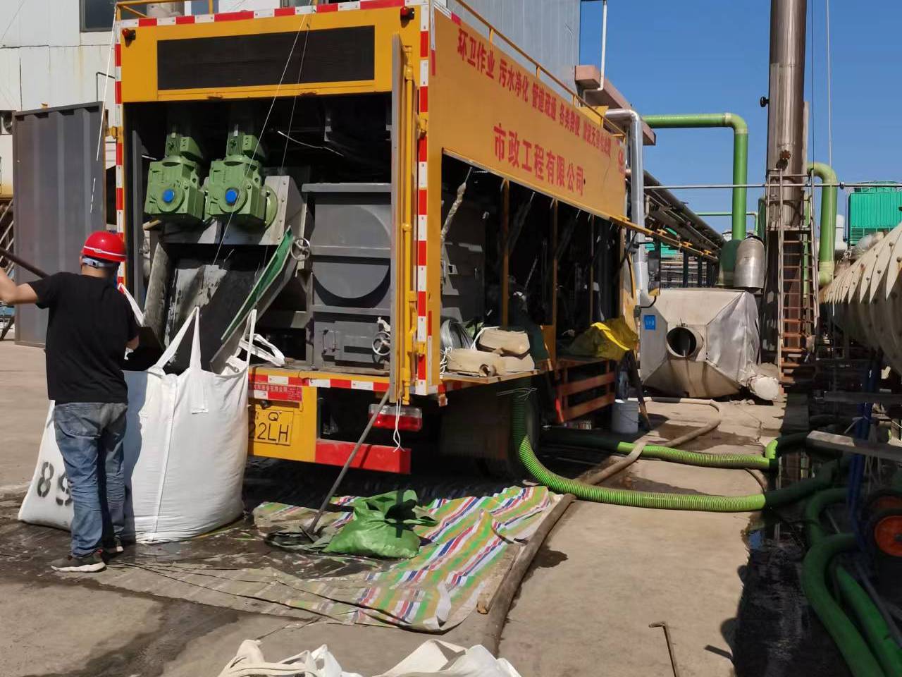 九真镇淤泥压干处理