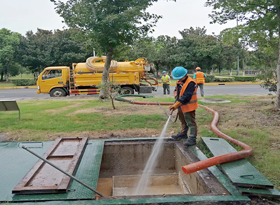 九真镇化油池清理
